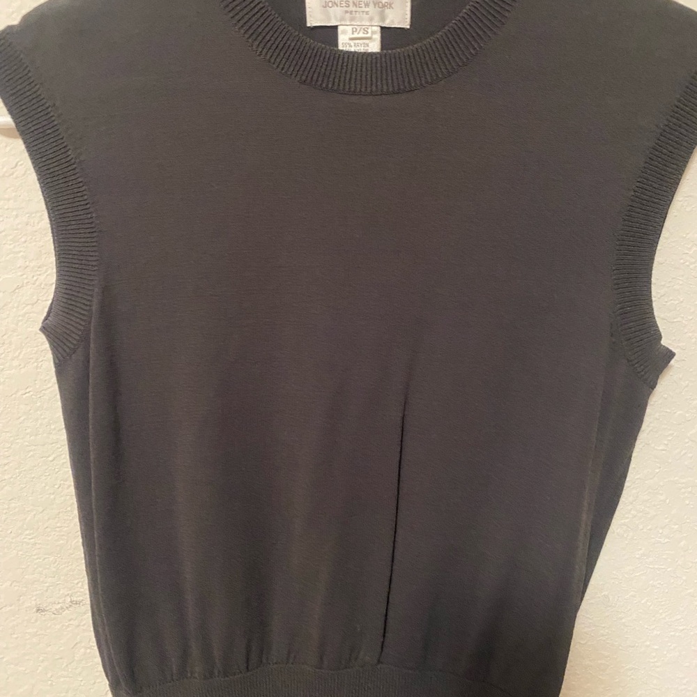 Jones New York Women's Charcoal Muscle Tee